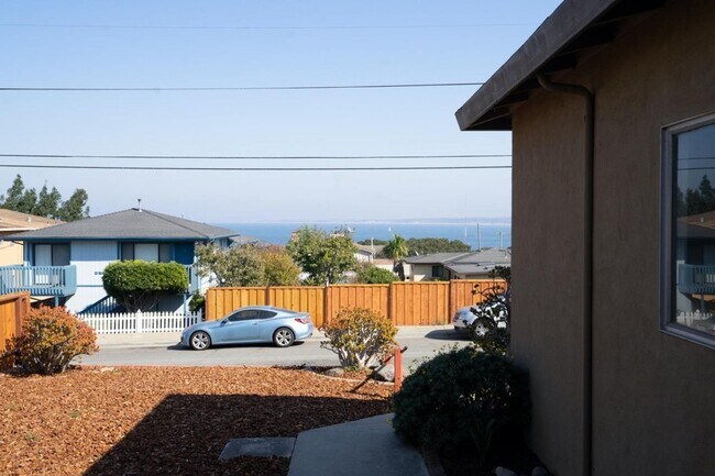 Building Photo - Beautiful 3 Bedroom Home in Monterey Avail...