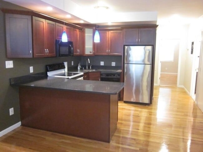 Building Photo - 202 W 9th St