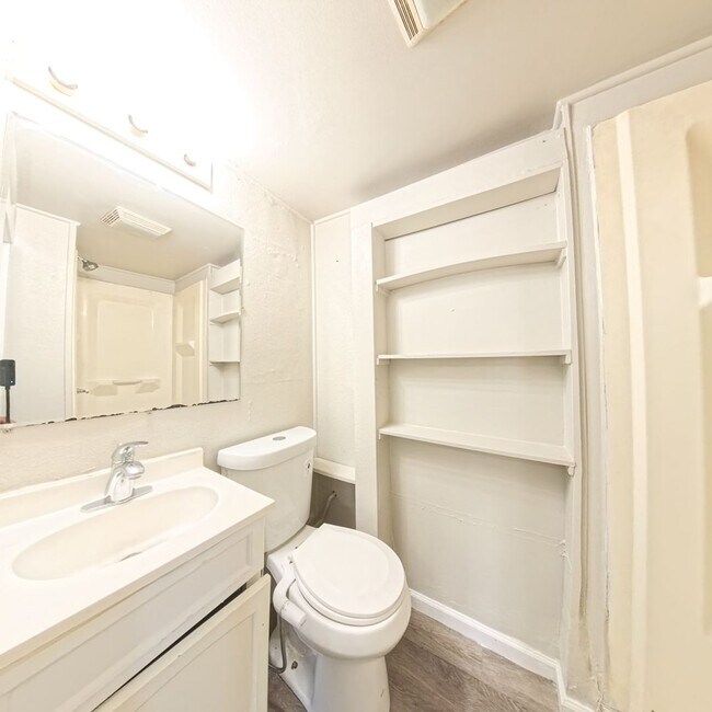 Foto del edificio - 2938 E Euclid Ave