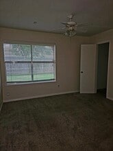 Building Photo - 12110 Hedgedown Dr