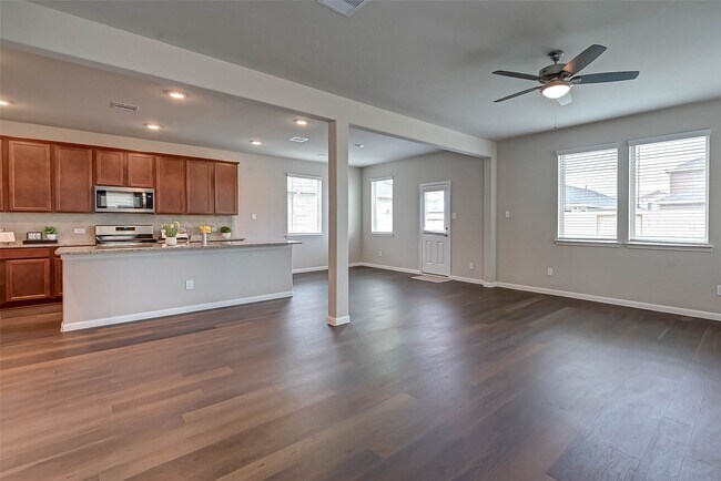 Foto del edificio - 21450 Holly Heights Rd