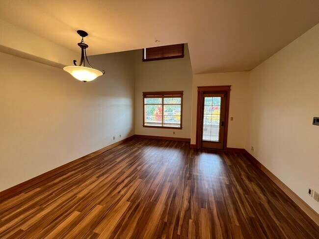 Foto del edificio - 2151 N Main St