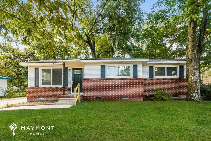 Primary Photo - 4117 Oakridge Dr