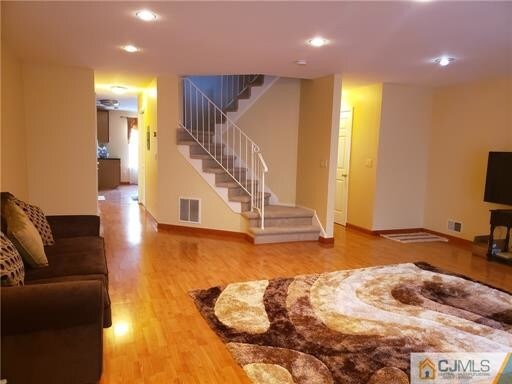 Foto del edificio - 613 Hampshire Dr