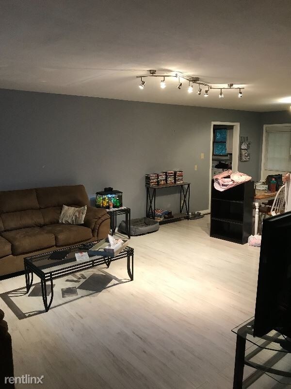 Building Photo - 2 br, 1 bath House - 611 W Bloomfield Ave