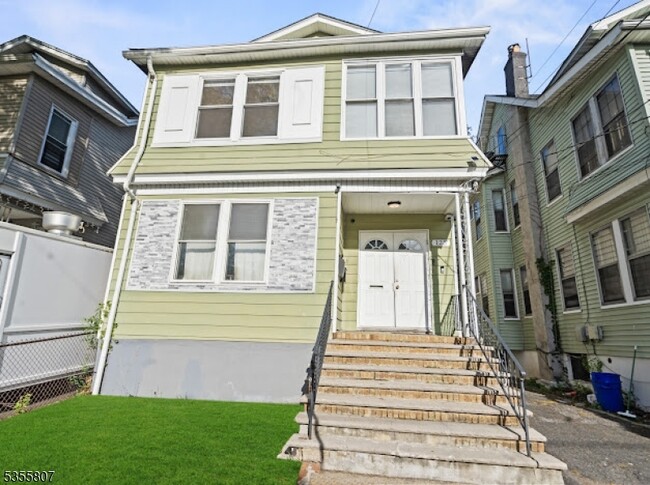 Building Photo - 125 Columbia Ave