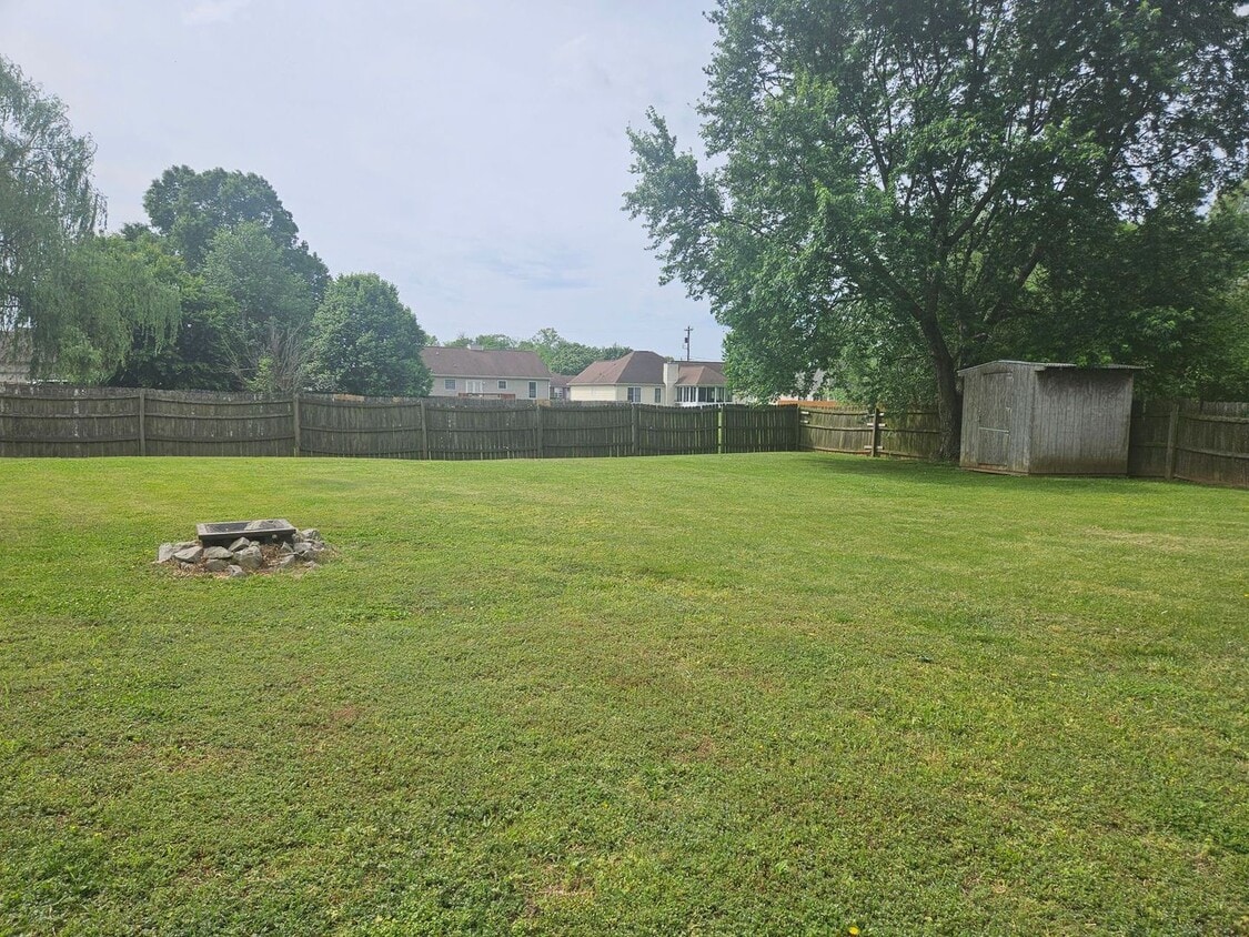 Building Photo - 630 Flower Dr