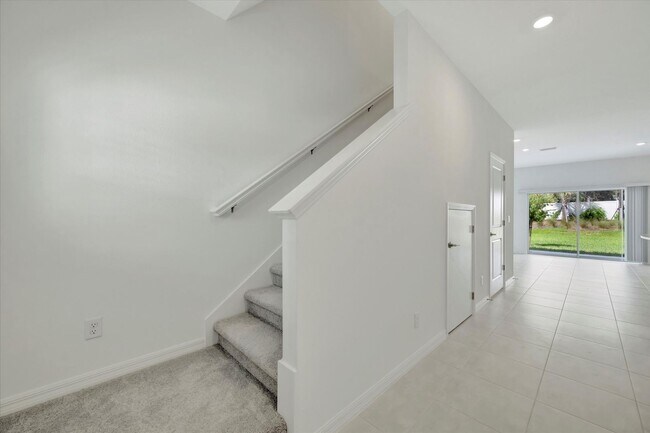 Foto del edificio - New - Never Lived In Townhome - Lakewood R...