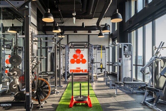 Building Photo - 200 Redpath Ave