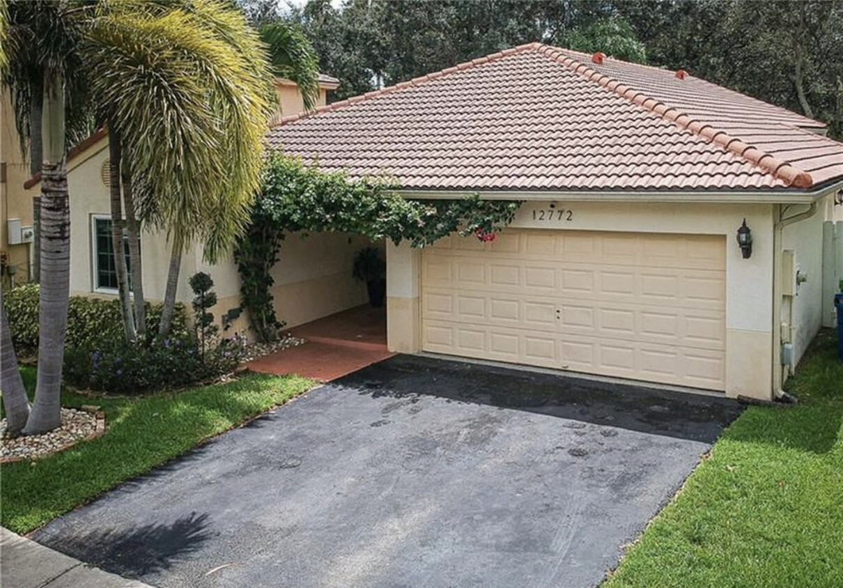 Foto principal - 12772 NW 11th Ct