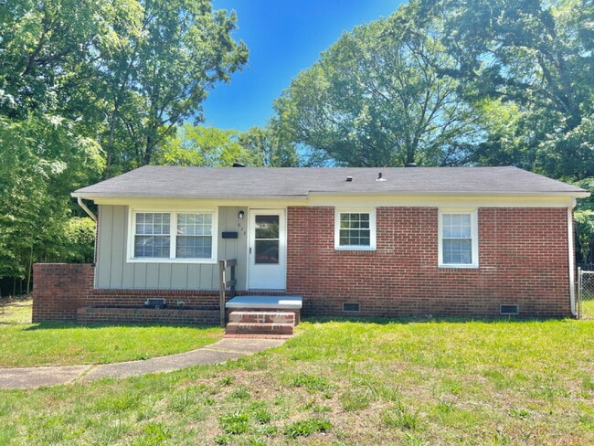 Building Photo - Updated Home in Convenient Location