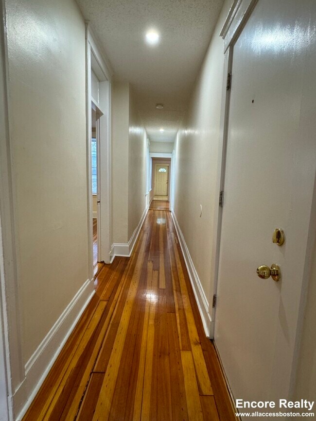 Building Photo - 6 Barrows St