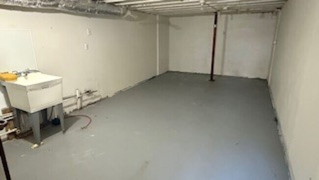Building Photo - 8836FN95thY