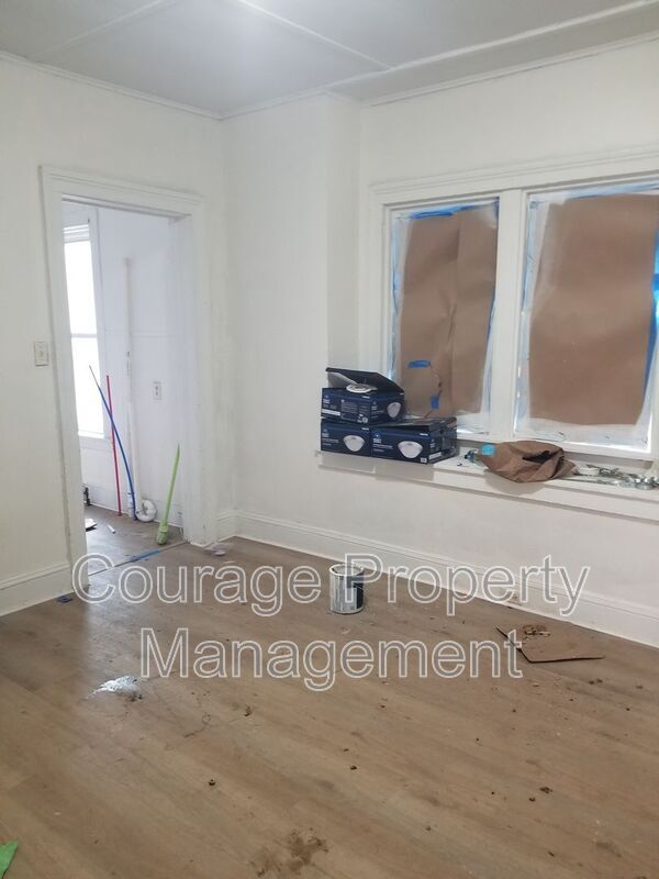 Building Photo - 514 W First St