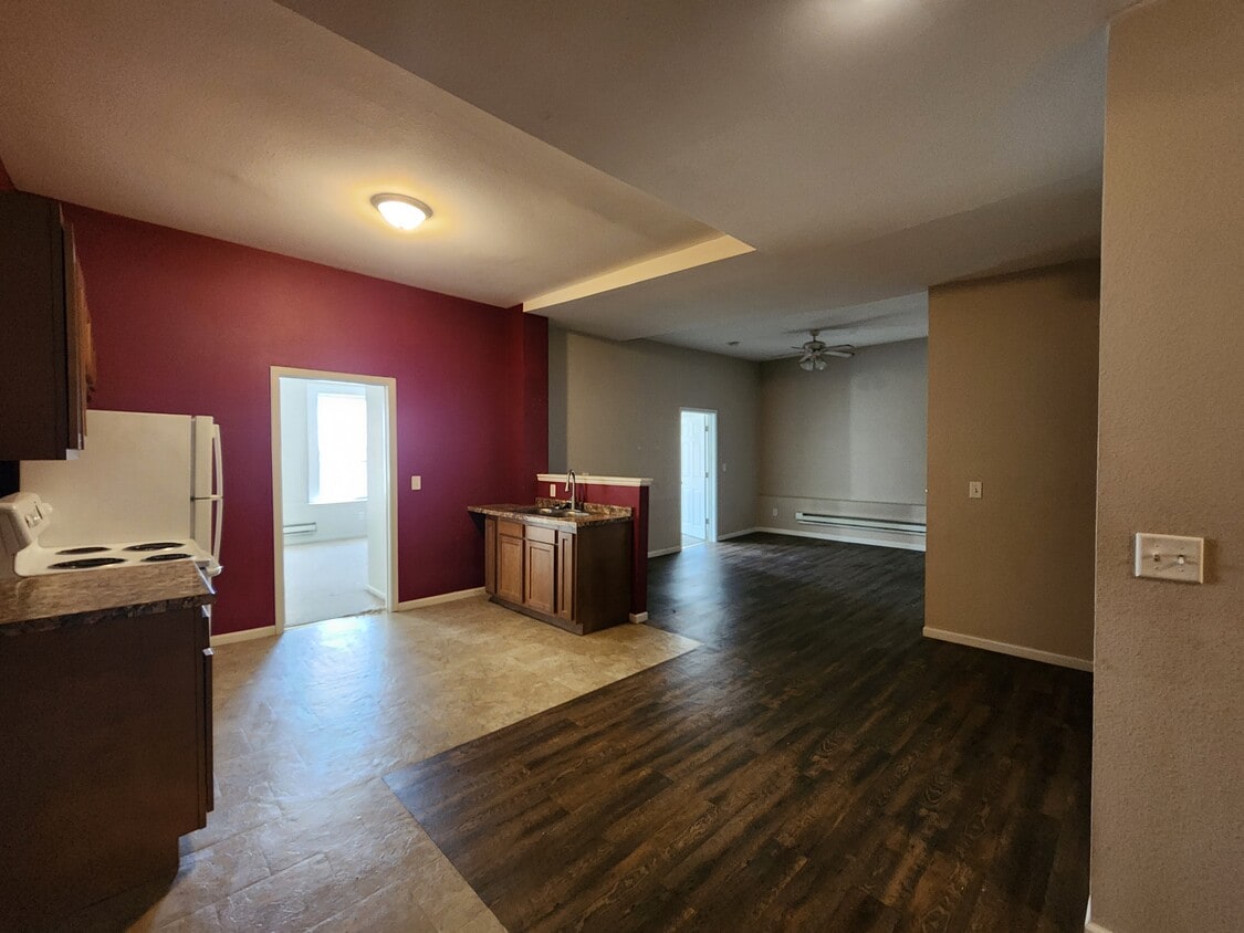 Building Photo - Apartments