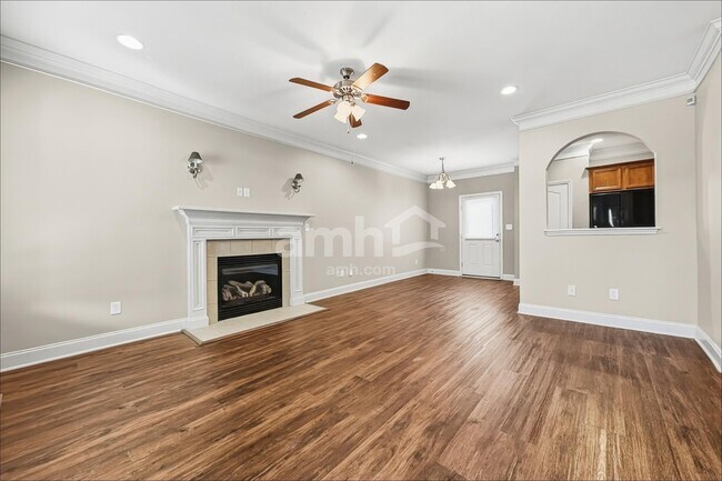 Foto del edificio - 6827 Harvest Grove Ln