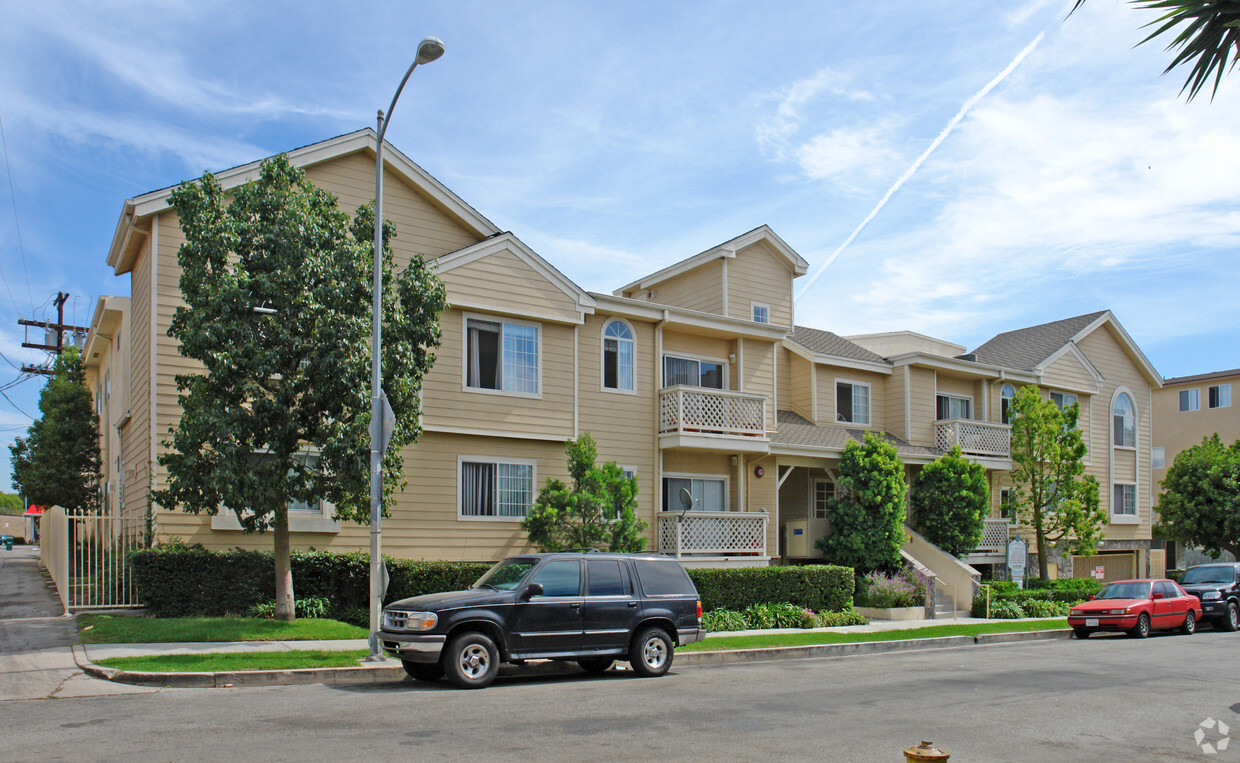 Building Photo - 3518 Dunn Dr