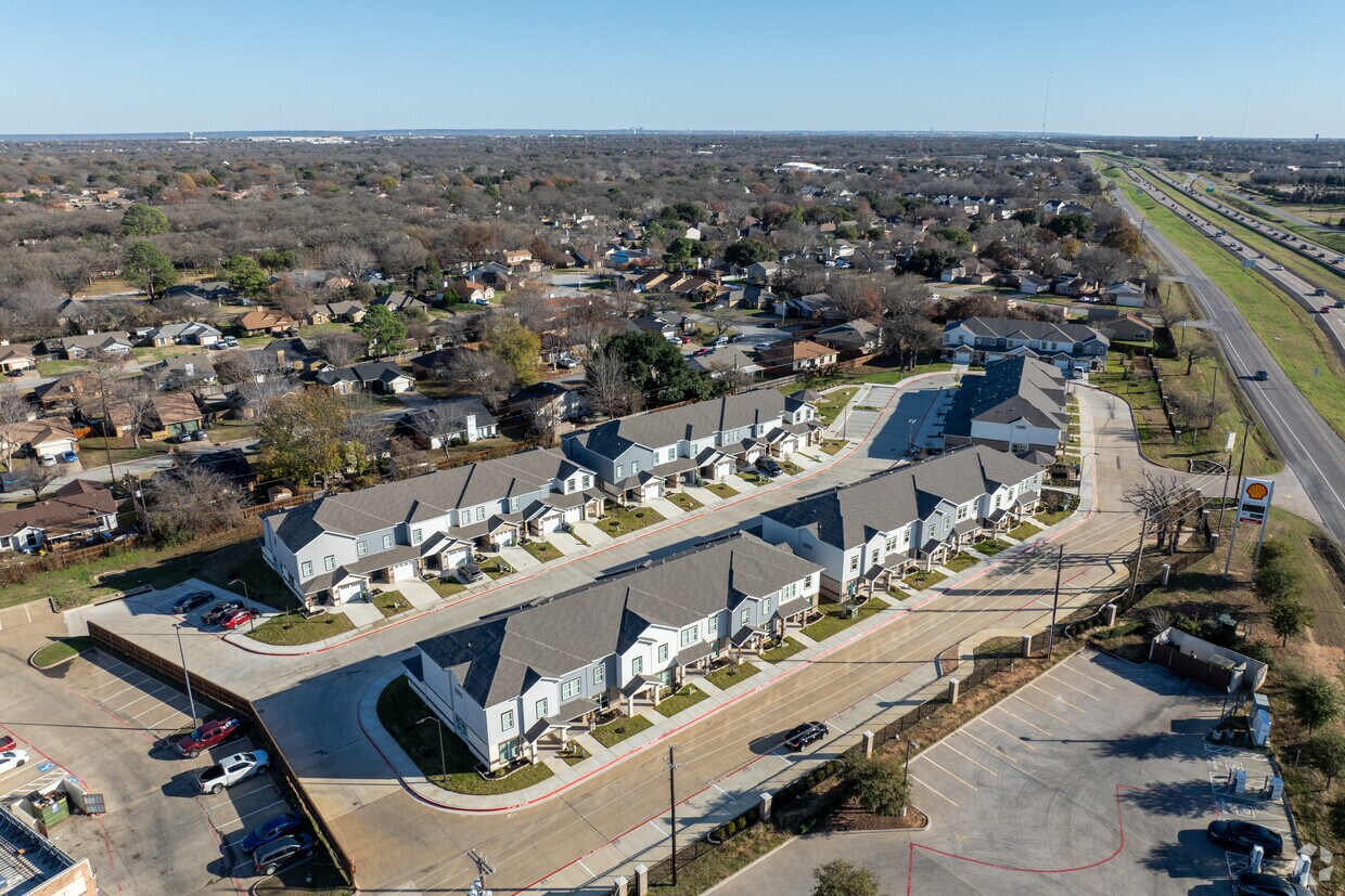 Foto aérea - Arlington Townhomes
