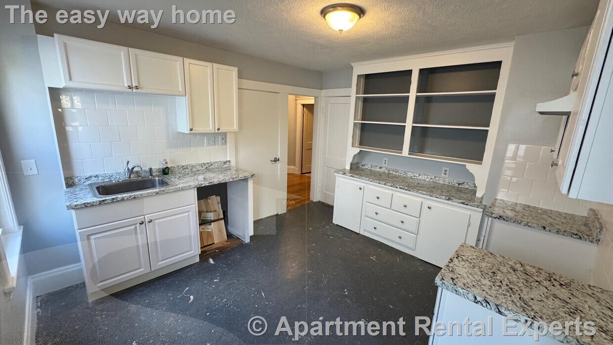Primary Photo - 54 Hooker Ave