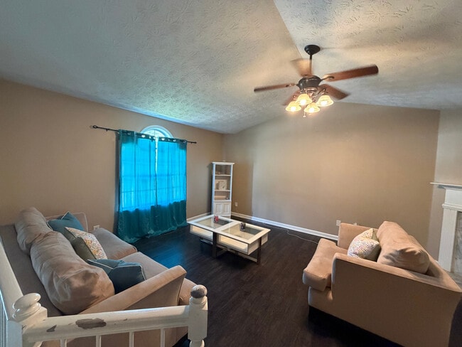 Building Photo - Room in Single Family Home on Valley Green Rd