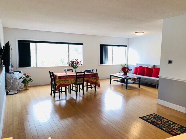 Building Photo - 1142 Campbell St