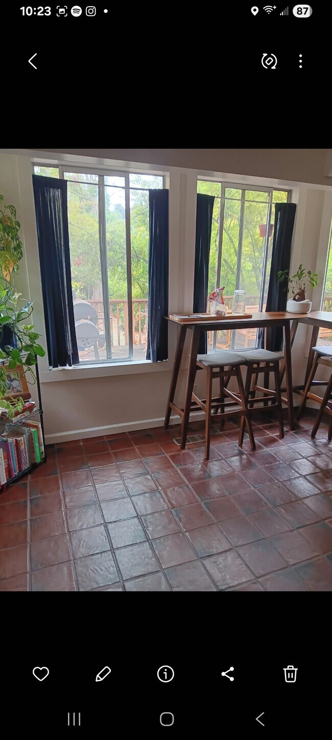 Foto del edificio - 15 Alvina Ave