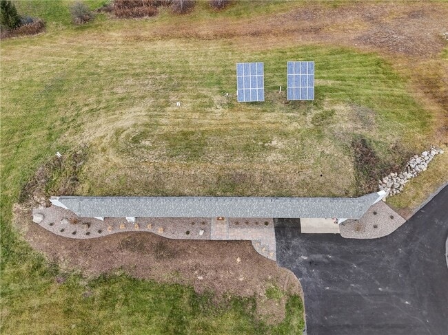 Building Photo - 2654 Whalen Rd