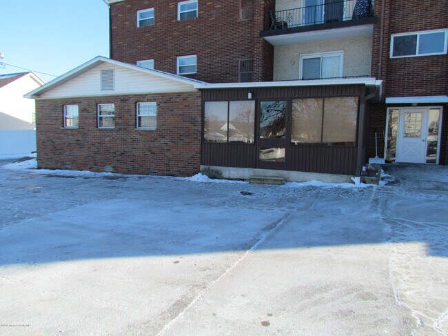 Foto del edificio - 3730 Lawrence Ave