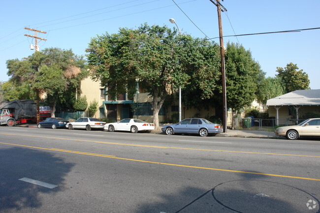 Building Photo - Saticoy Plaza