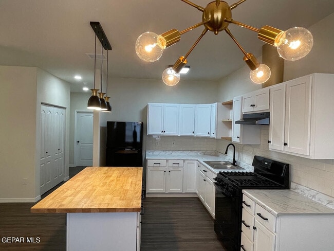 Building Photo - 9124 San Fernando Ct