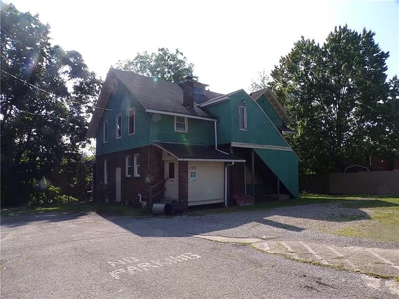 Primary Photo - 126 College Ave