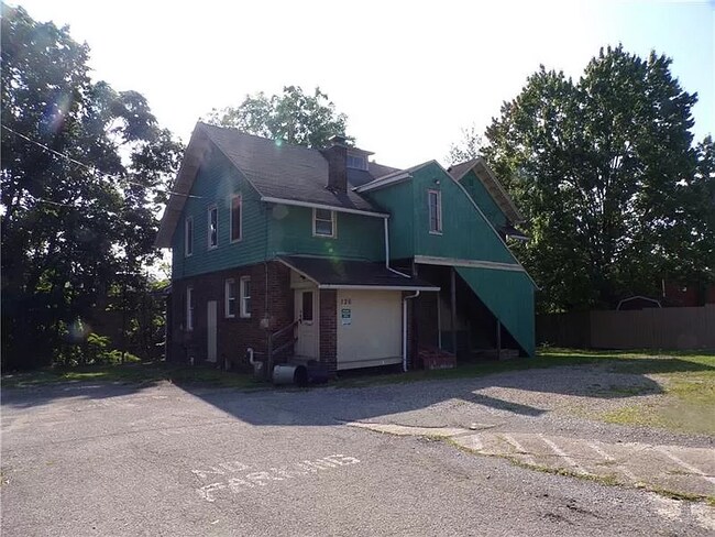 Building Photo - 126 College Ave