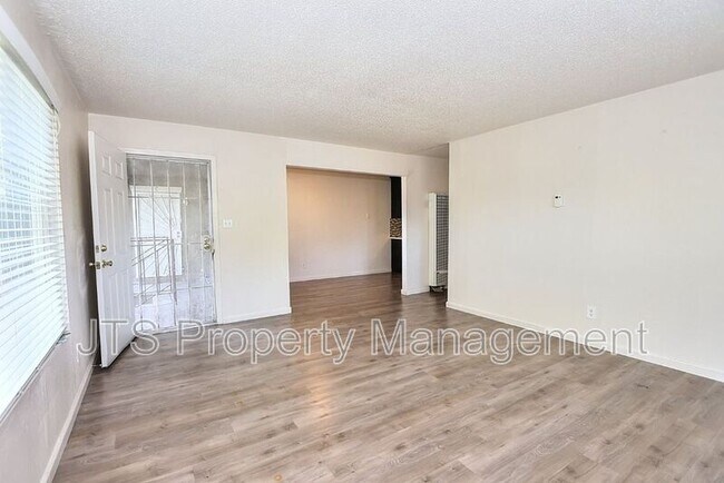 Foto del edificio - 7877 Sayonara Dr