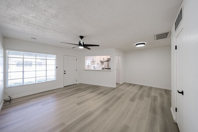 Building Photo - 2 Bedrooms - Fully Remodeled & Move-In Ready!