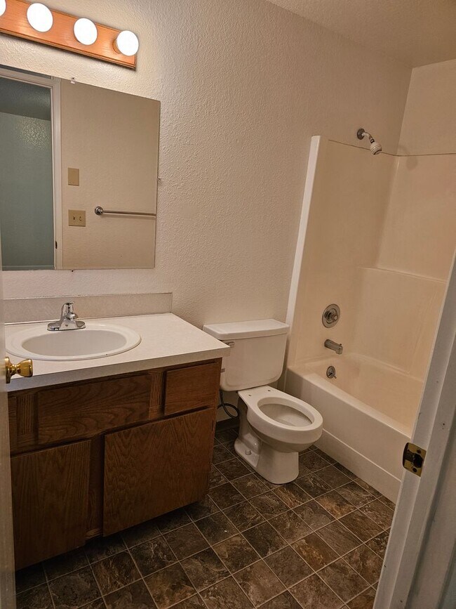 Foto del edificio - Duplex in West Valley!