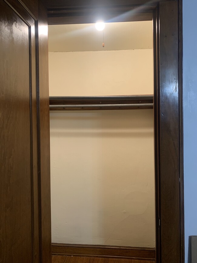 Walk-in closet of one room - 1712 Summit Lake Blvd