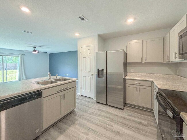 Foto del edificio - 8771 Schooner Ln