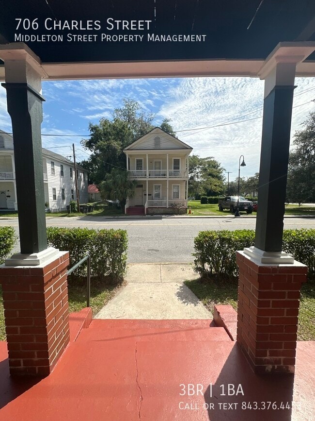 Foto del edificio - 706 Charles St