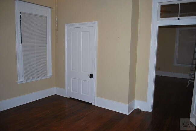 Building Photo - 1124 Winnie St