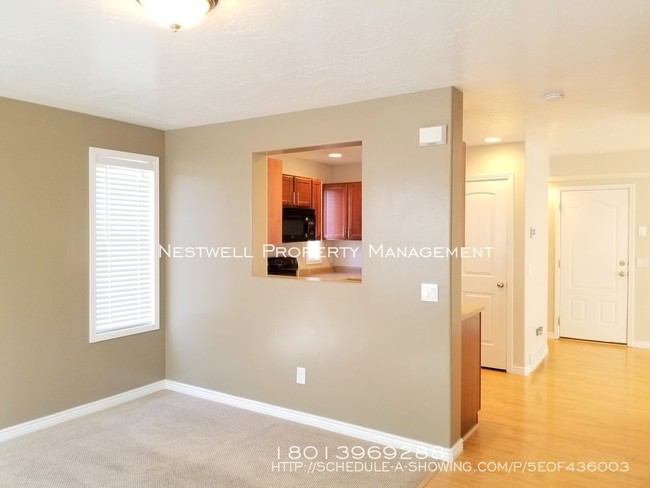 Building Photo - Seriously cute Brick cottage in Riverton
