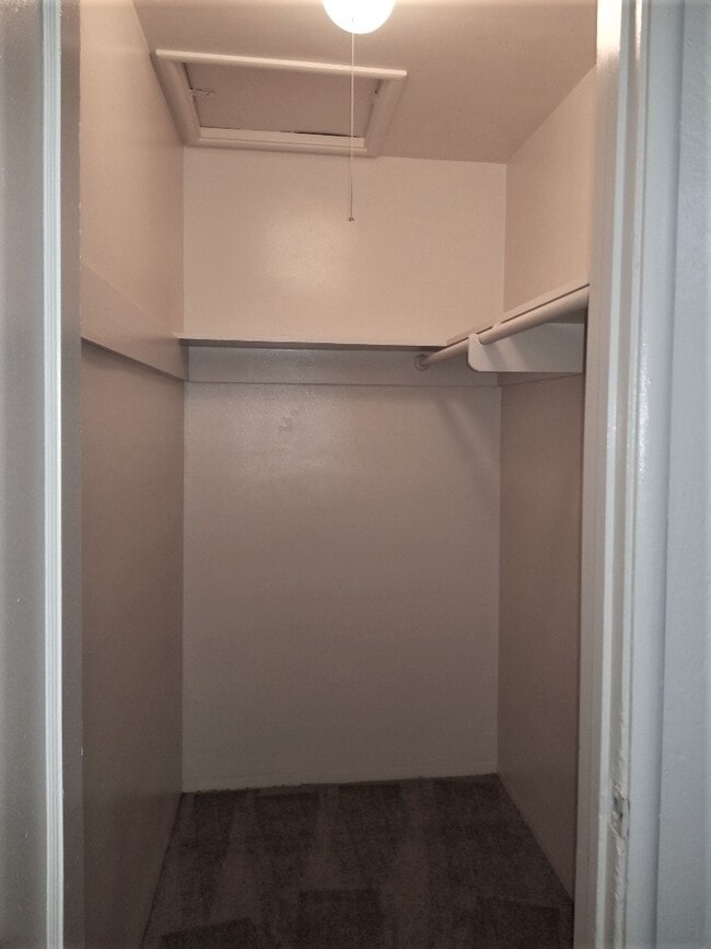 Building Photo - Alpine Apartments