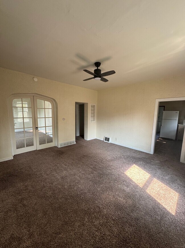 Building Photo - 408 W Elm St