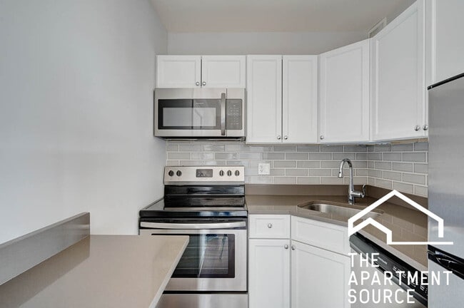 Photo - 817 W Lakeside Pl Apartment