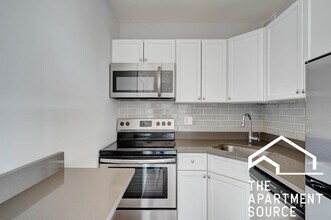 Building Photo - 817 W Lakeside Pl