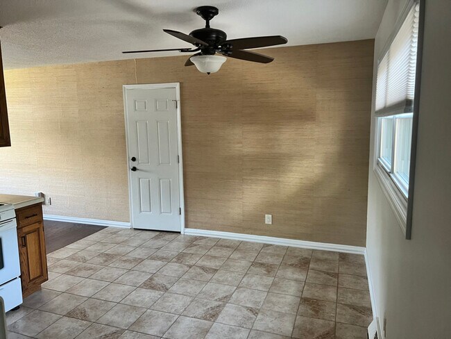 Foto del edificio - 1410 Golden Valley Dr