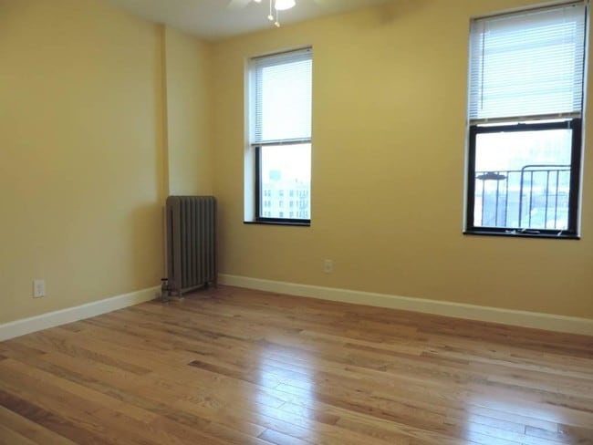 Building Photo - 611 W 171st St