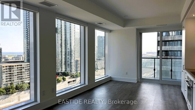 Photo du bâtiment - 470-470 Front St W
