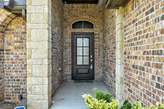 Foto del edificio - Stunning 4-Bedroom Home with 3-Car Garage ...