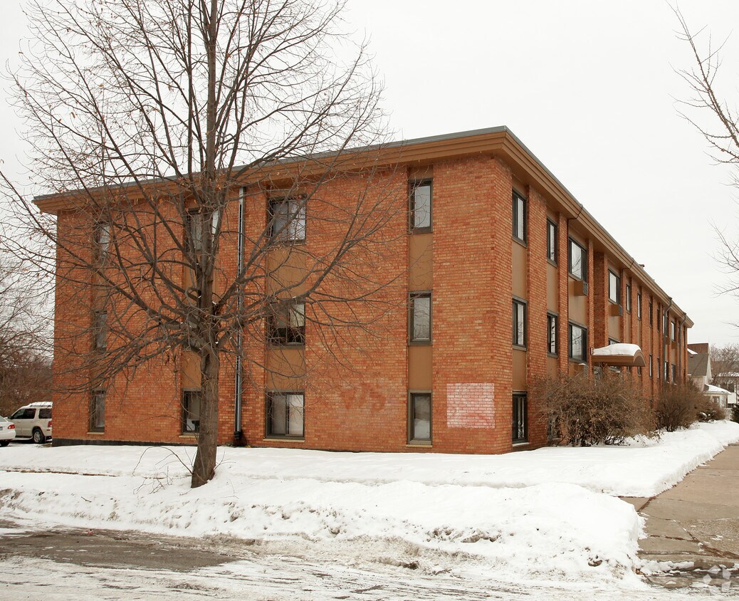 Building Photo - 729 Oakdale Ave