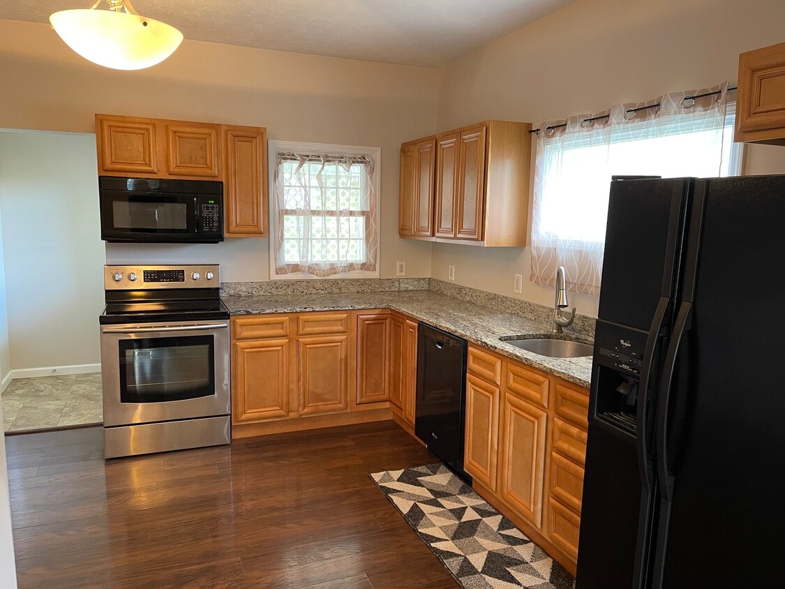 kitchen - 517 N 9th Ave